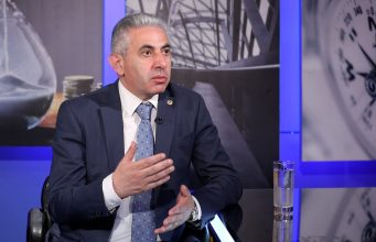 Էդգար Ղազարյան. «Նիկոլ Փաշինյանը անարգում է բոլորիս սրբավայրերը, ուր գնում ենք հարազատի հոգեհանգստի, երեխաներին տանում ենք մկրտության, որը ամուսնության, մատաղի վայր է, ուր մեր զորակոչիկները գնում, օրհնություն են ստանում»